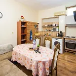 The Square - Old Flat With 2 Bedrooms, 1st Fl Apartment