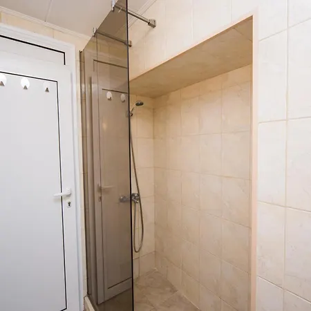 The Square - Old Flat With 2 Bedrooms, 1st Fl Apartman