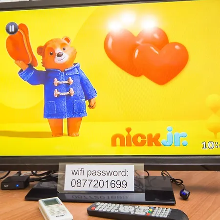 The Square - Old Flat With 2 Bedrooms, 1st Fl