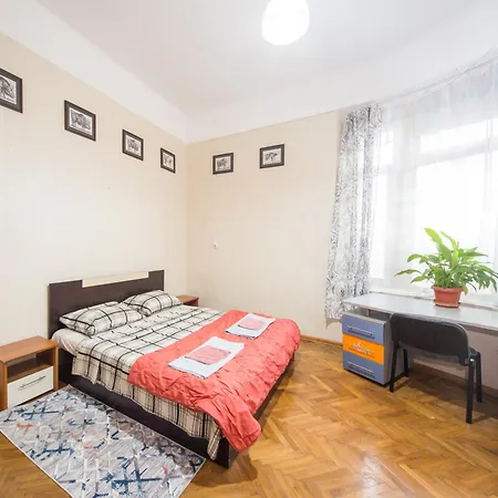Apartment The Square - Old Flat With 2 Bedrooms, 1st Fl