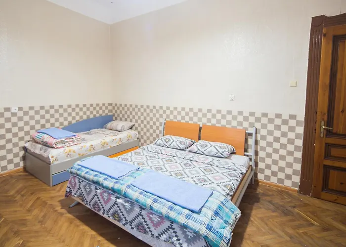 The Square - Old Flat With 2 Bedrooms, 1st Fl Burgas
