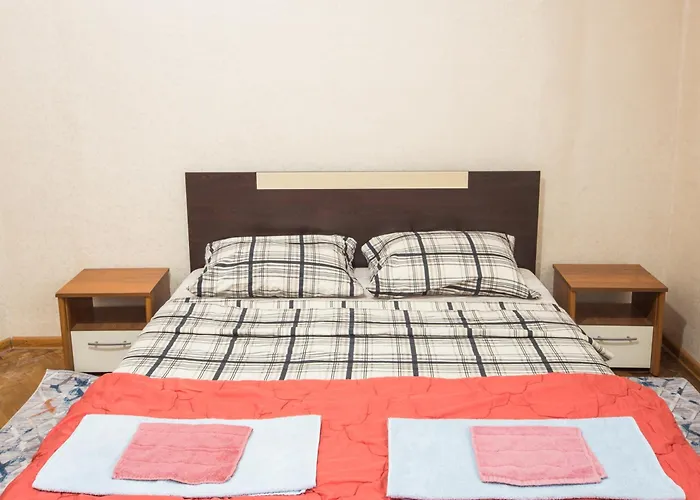 The Square - Old Flat With 2 Bedrooms, 1st Fl *