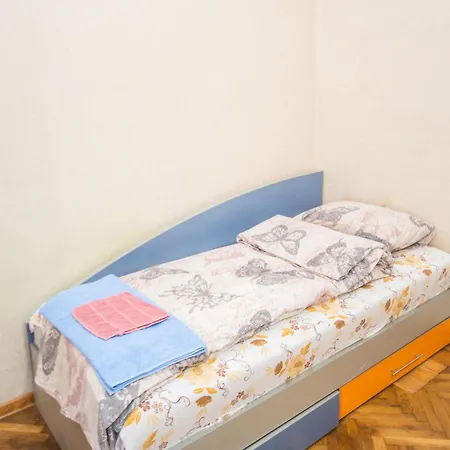 Apartman The Square - Old Flat With 2 Bedrooms, 1st Fl *