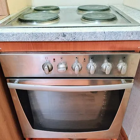 Apartman The Square - Old Flat With 2 Bedrooms, 1st Fl