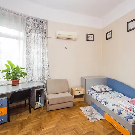The Square - Old Flat With 2 Bedrooms, 1st Fl Apartman Burgasz
